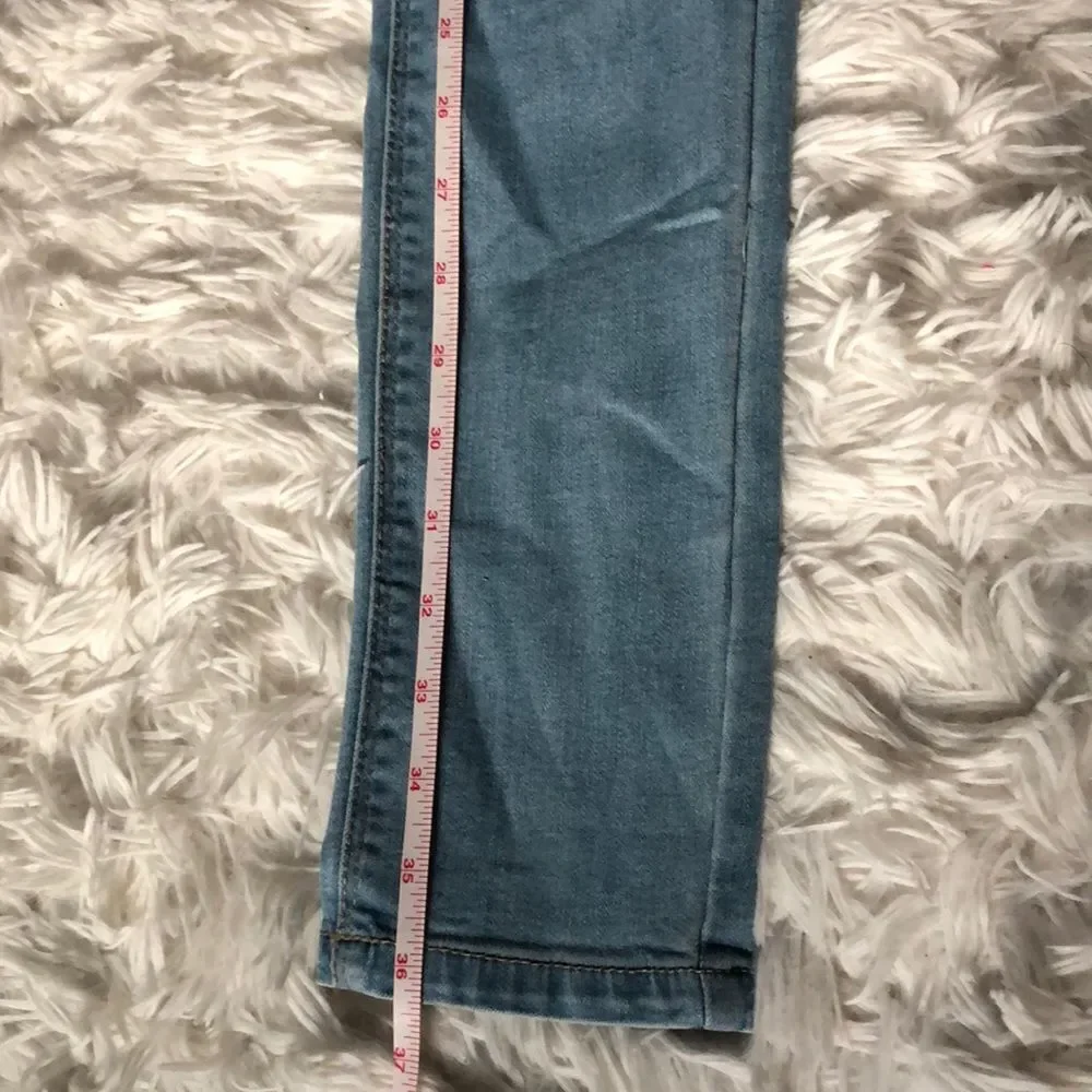 3/$45 Bluenotes Light Wash Skinny Jeggings - Picture 5 of 5